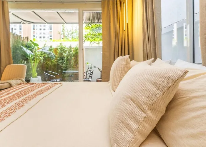 Appartamento With Private Garden In Center Sathorn *